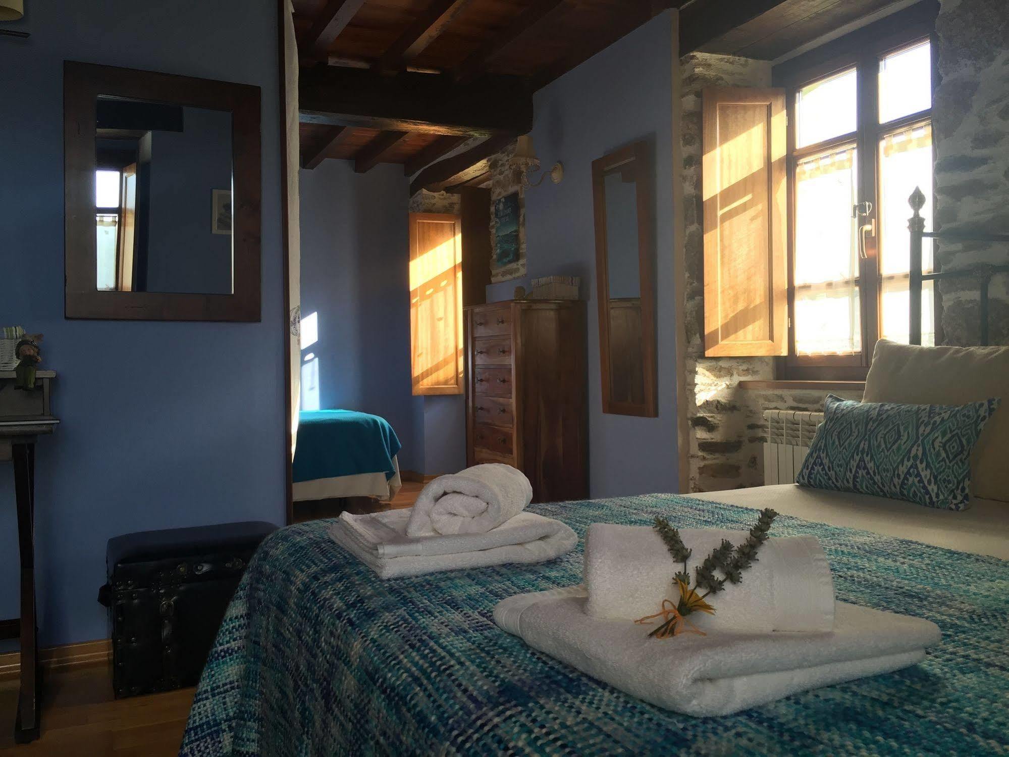 Os Tres Teixos Otel Adelán Dış mekan fotoğraf