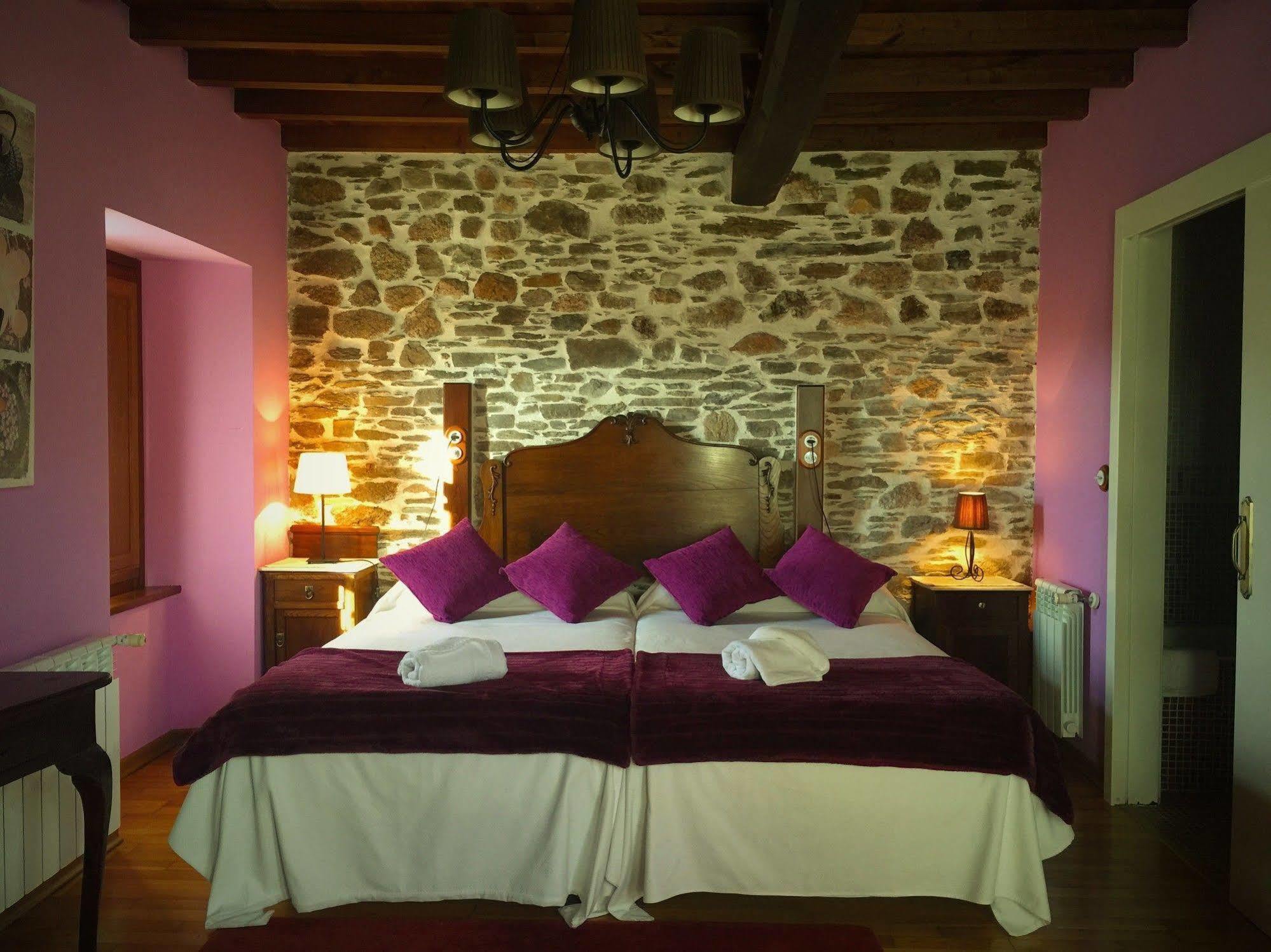 Os Tres Teixos Otel Adelán Dış mekan fotoğraf