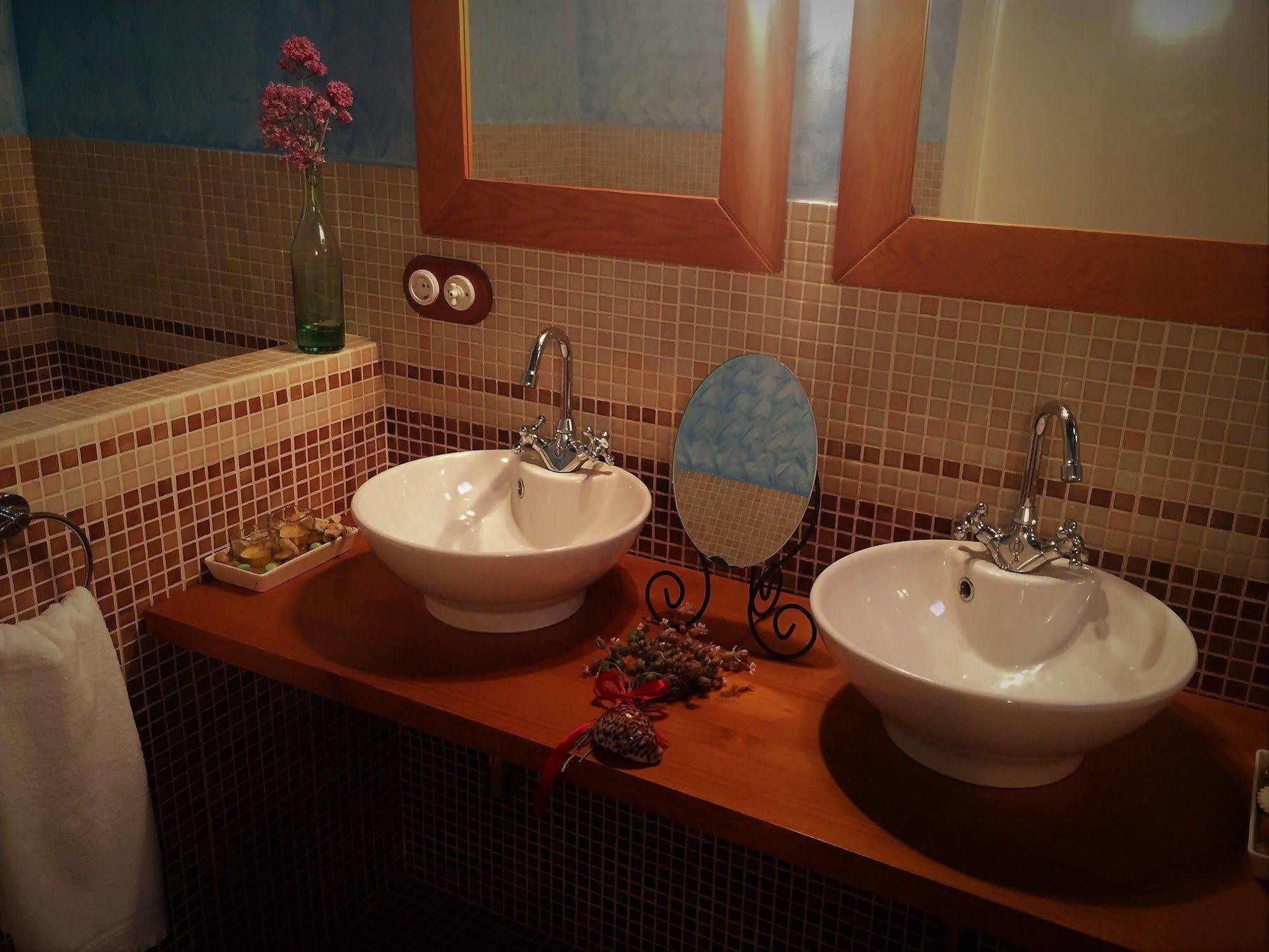 Os Tres Teixos Otel Adelán Dış mekan fotoğraf