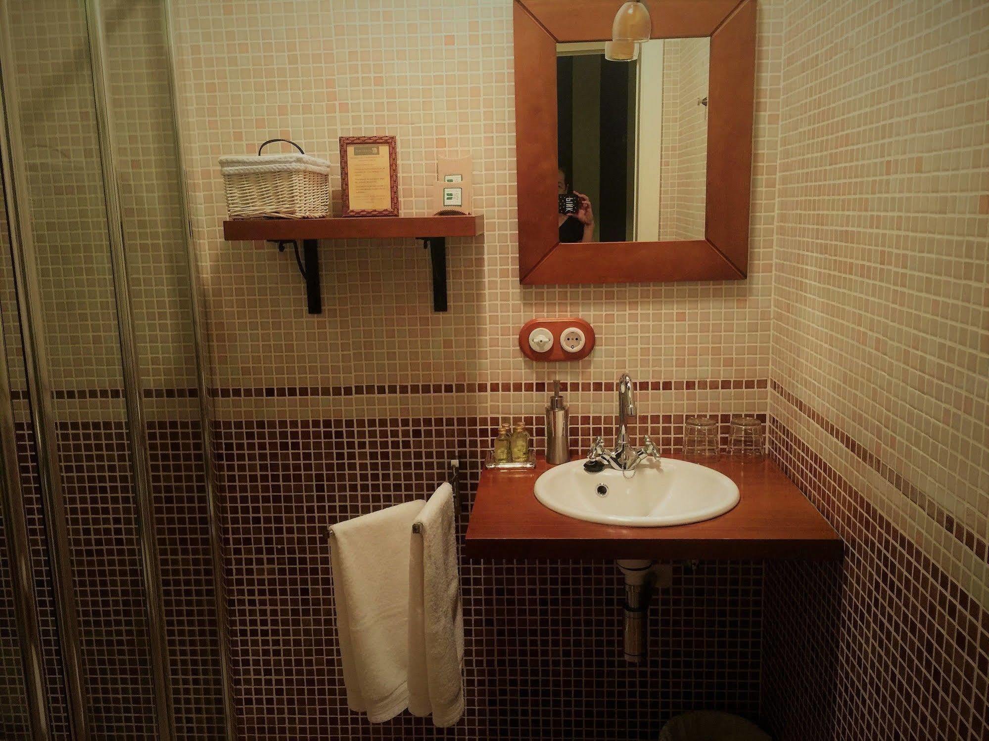 Os Tres Teixos Otel Adelán Dış mekan fotoğraf