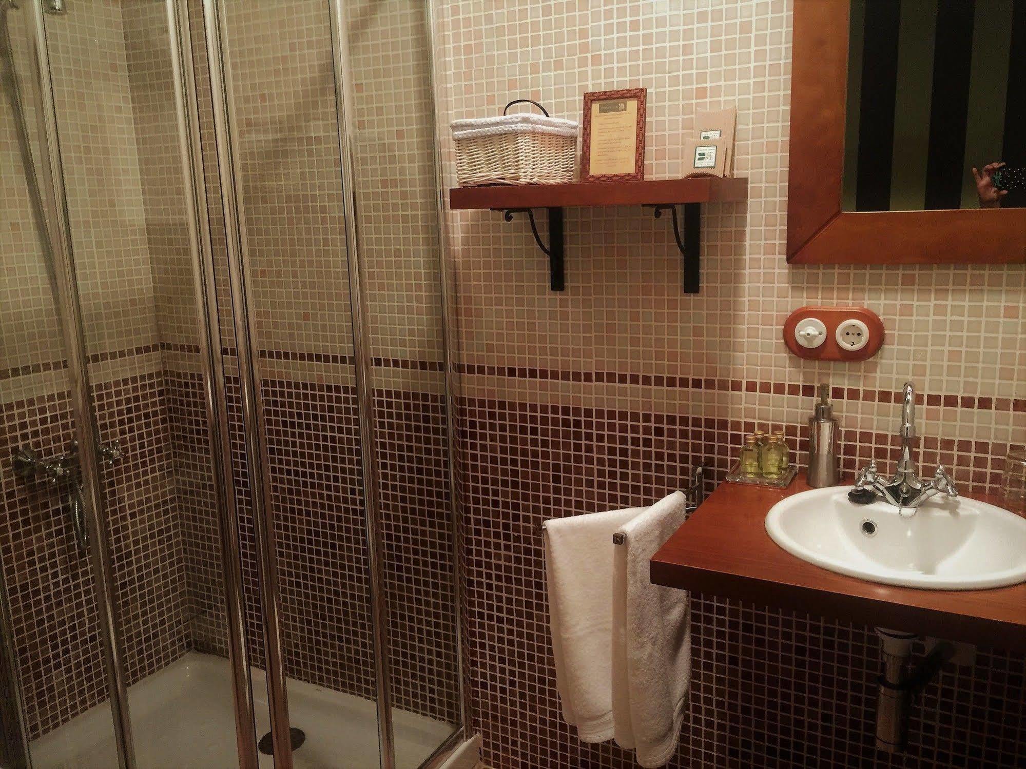 Os Tres Teixos Otel Adelán Dış mekan fotoğraf