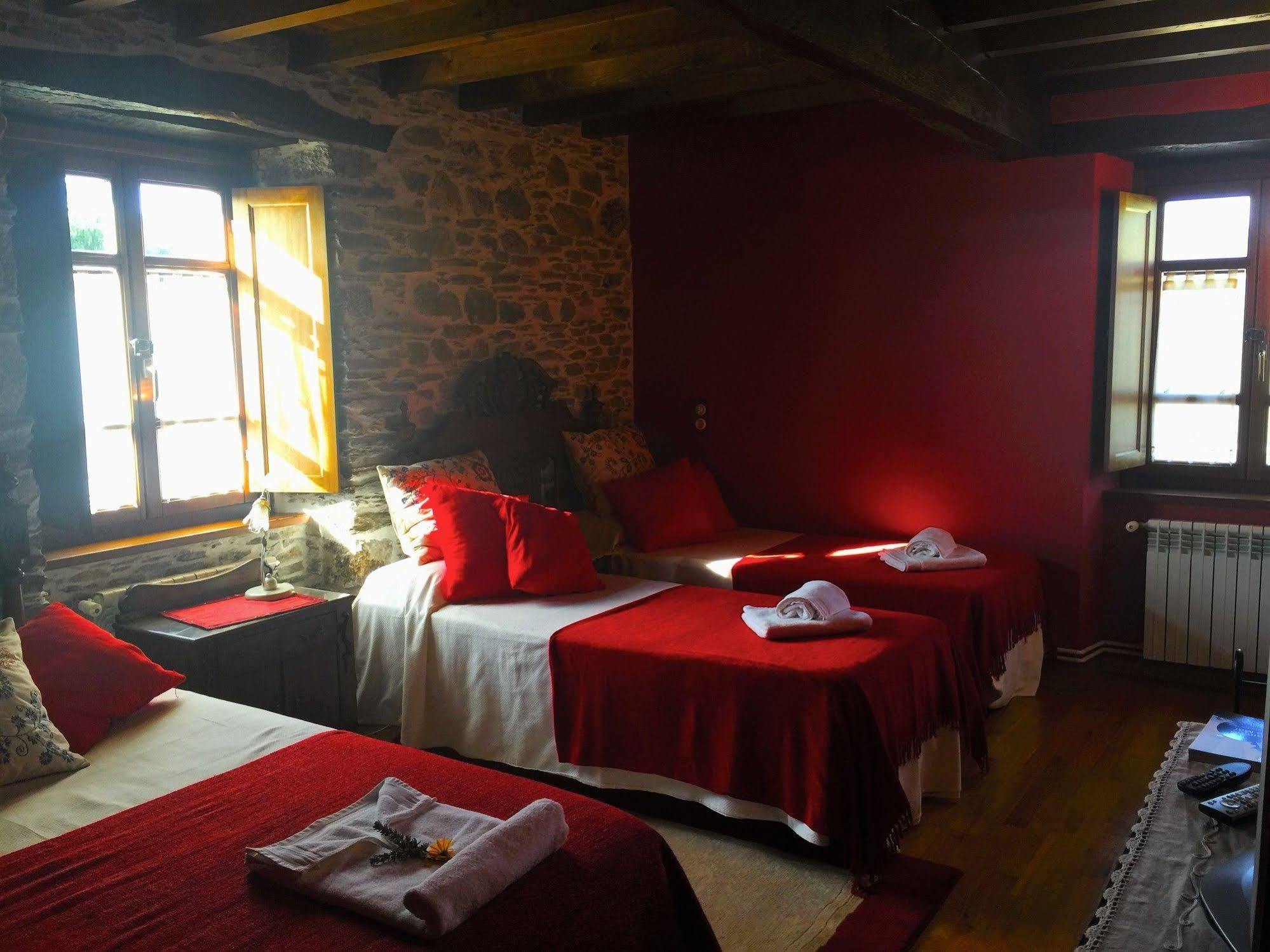 Os Tres Teixos Otel Adelán Dış mekan fotoğraf
