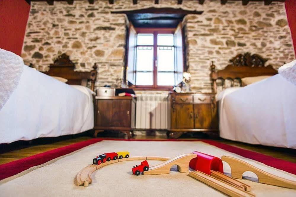 Os Tres Teixos Otel Adelán Dış mekan fotoğraf