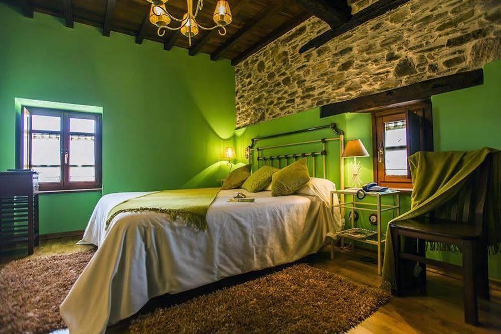 Os Tres Teixos Otel Adelán Dış mekan fotoğraf